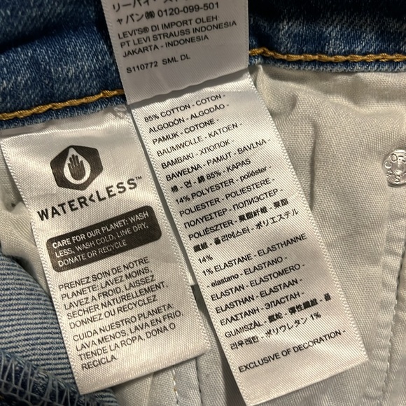 Levi’s Ribcage Straight Ankle Jeans - Picture 9 of 9